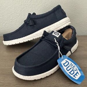 NWT! ⭐️ Hey Dude • Wally Stretch Canvas Shoes - Color Navy, Men’s Size 9